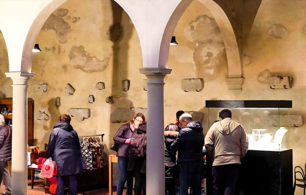 Chiostro delle Meraviglie presso Chiostro della Biblioteca – Via dei Pileati Arezzo